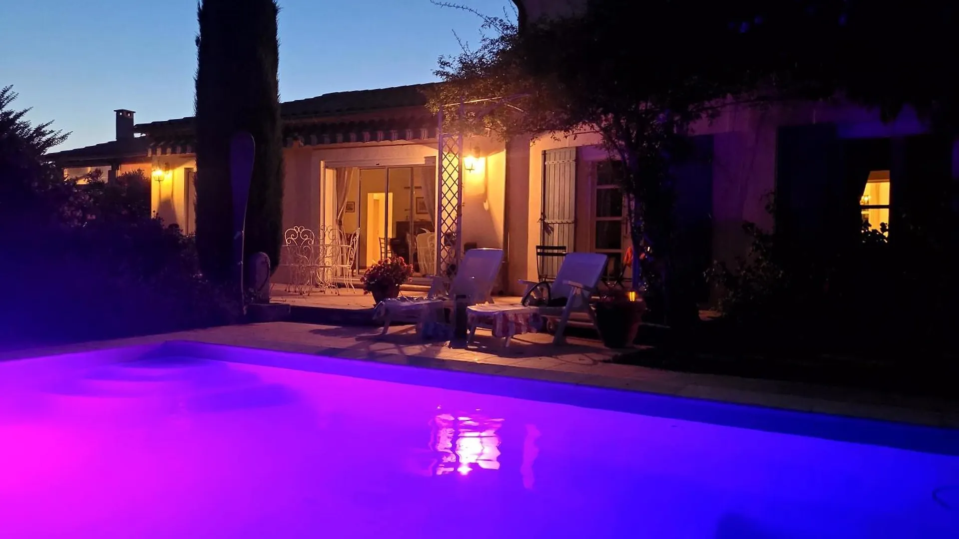 La Villa Des Lavandes - A 300M Du Centre, Au Calme, Et Au Vert ! LʼIsle-sur-la-Sorgue Frankrike