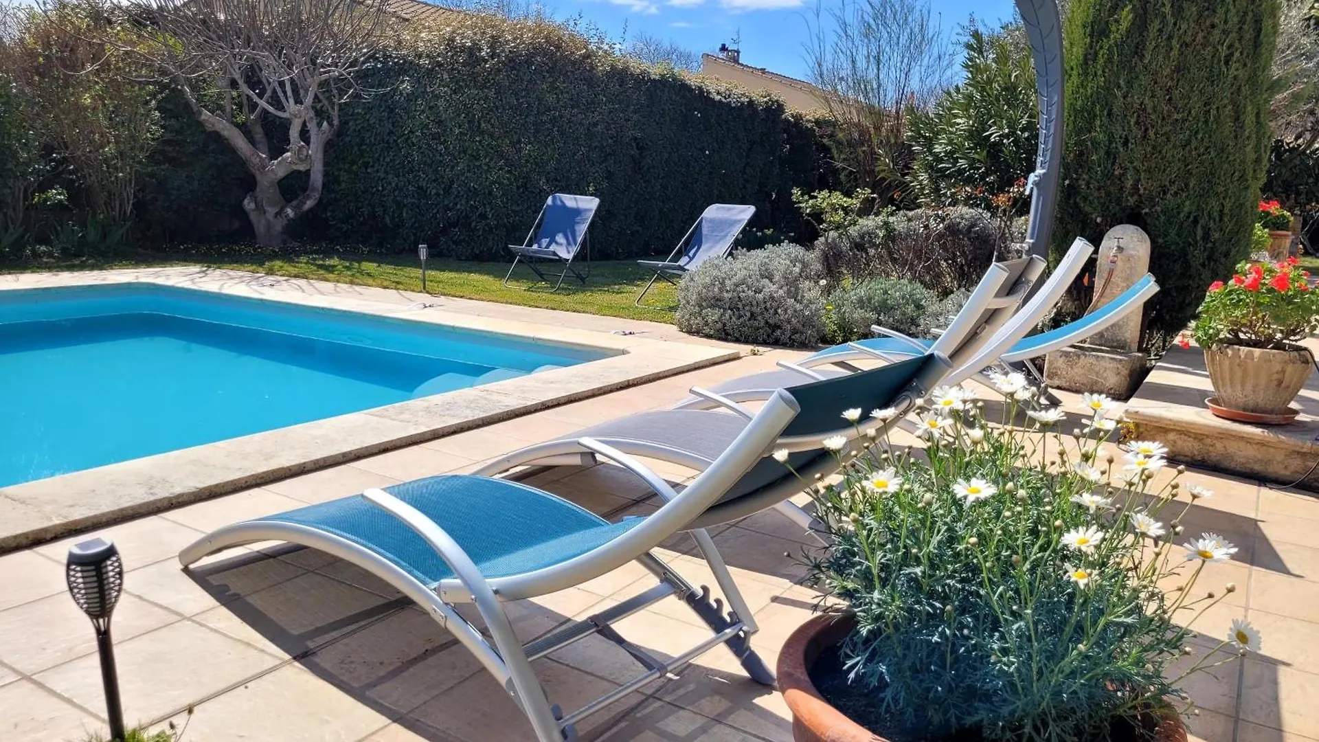 La Villa Des Lavandes - A 300M Du Centre, Au Calme, Et Au Vert ! LʼIsle-sur-la-Sorgue Frankrike