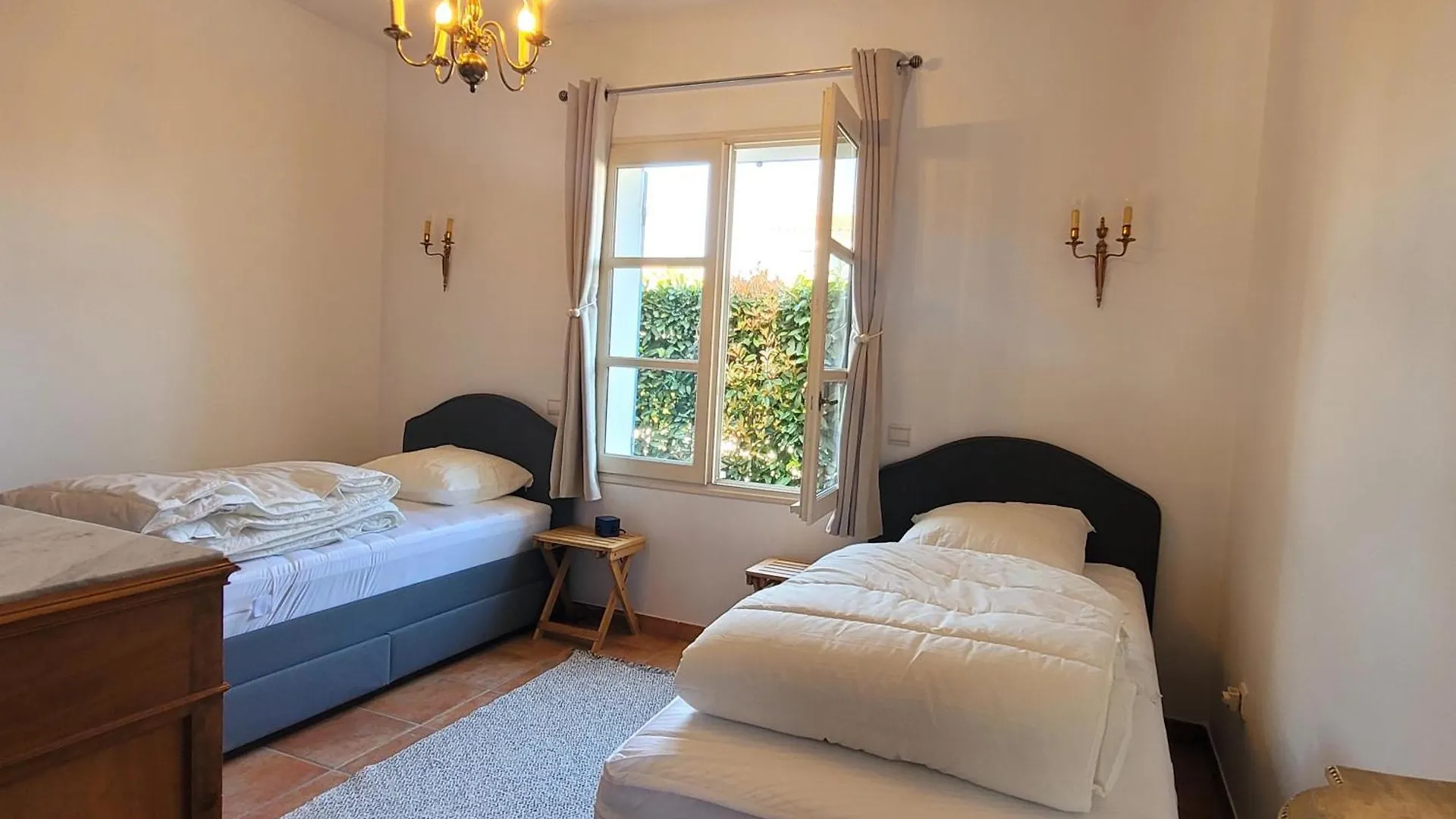 La Villa Des Lavandes - A 300M Du Centre, Au Calme, Et Au Vert ! LʼIsle-sur-la-Sorgue Frankrike