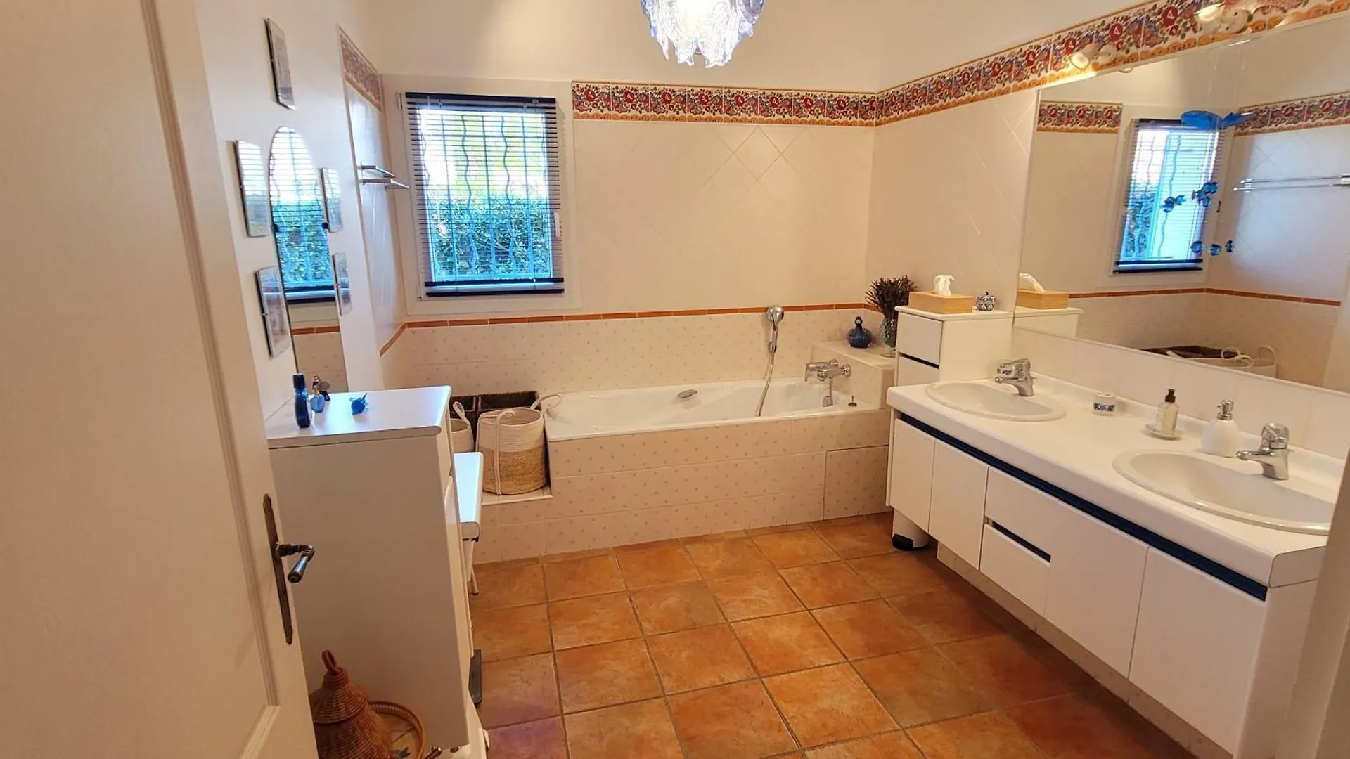 La Villa Des Lavandes - A 300M Du Centre, Au Calme, Et Au Vert ! LʼIsle-sur-la-Sorgue 0*,  Frankrike