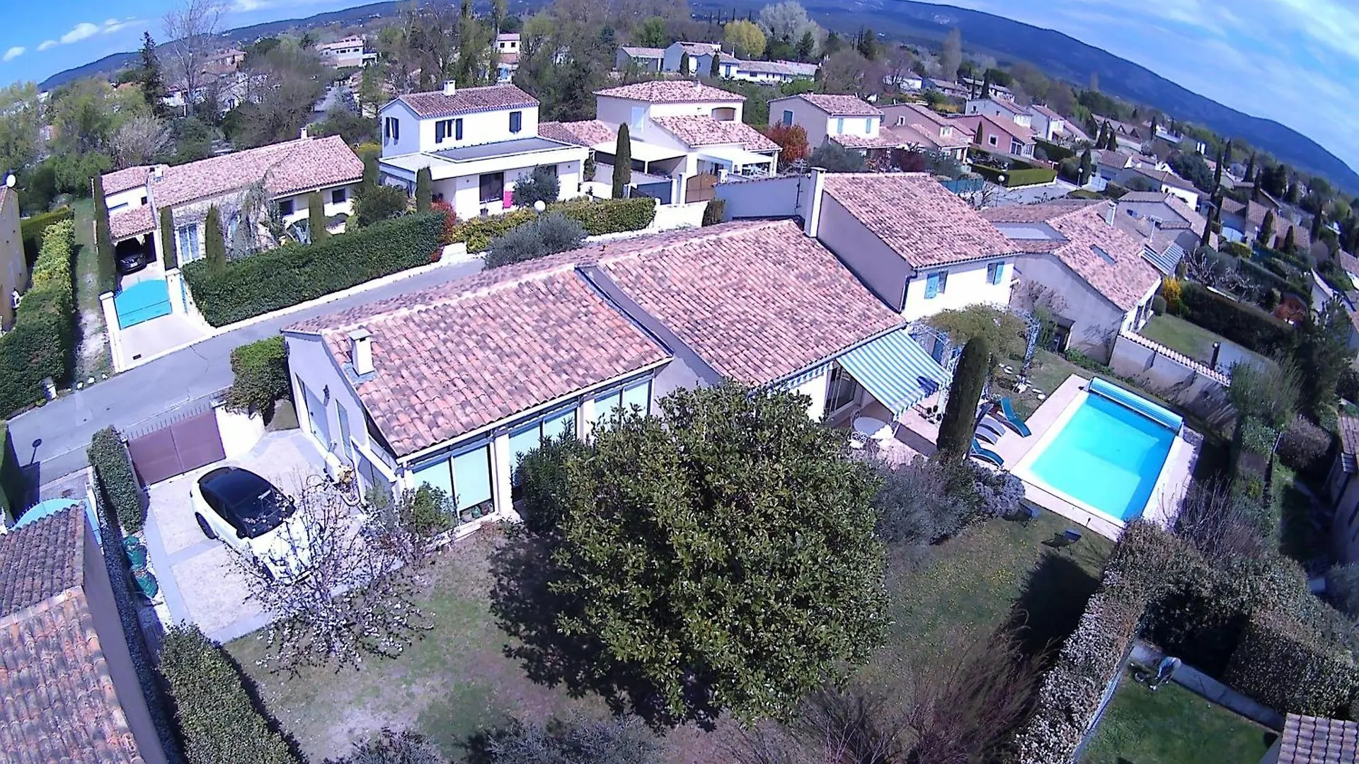 La Villa Des Lavandes - A 300M Du Centre, Au Calme, Et Au Vert ! LʼIsle-sur-la-Sorgue Frankrike